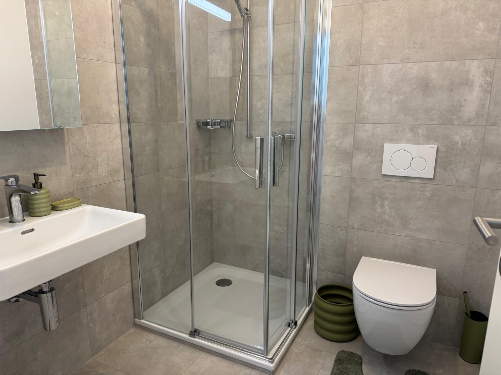 e14c9093-d8ac-4fdc-b947-072def052fc5